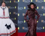 Topul celor mai prost îmbrăcate vedete la Premiile BAFTA 2026. Un actor a purtat un costum cu detalii ce imitau mătreața, iar o actriță a avut o rochie suport pentru pahare