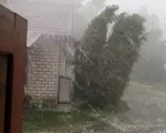 Vremea se schimbă brusc în România: vijelii, grindină și vânt în aproape toată țara. Unde scad temperaturile cu peste 10 grade