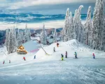 Românii au 4 zile libere la finalul lunii viitoare. Cât costă un sejur în stațiunile din țară în minivacanța de Sf. Andrei și 1 Decembrie