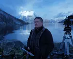 Despre ce e „Fjord”, filmul cu Sebastian Stan, regizat de Cristian Mungiu și aplaudat 10 minute la Cannes