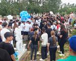 Mama copilului erou din Chitila nu a venit la înmormântare. Nici fata salvată de la înec, nici aparținătorii celor transplantați. Nici vreun reprezentant al statului