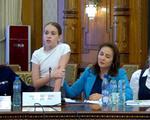 Ce se întâmplă când un copil devine ținta unei dezbateri naționale. Psihologul Radu Leca, despre trauma Ilincăi, eleva care a plâns în fața ministrului Educației: „Rușinea publică poate lăsa urme profunde”