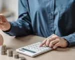 Românii vor să economisească, dar nu au din ce. Se consideră informați, dar apoi regretă deciziile luate – studiu