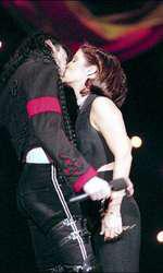 Lisa-Marie Presley şi  Michael Jackson