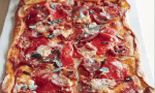 Pizza cu șuncă și ardei gras