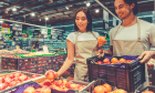 Cât câștigă un lucrător comercial în România?