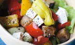 Salata de legume cu masline si branza