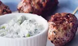 Chiftele din carne de vita cu sos tzatziki