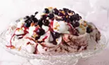 Prajitura Pavlova cu visine si lichior