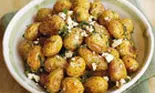 Cartofi noi cu branza feta