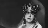 „Povestile Reginei Maria a Romaniei', in dar de Craciun