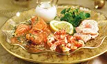 Platou cu somon si fructe de mare