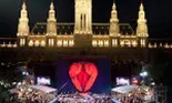 Bill Clinton, Milla Jovovich si Antonio Banderas, la celebrul „Life Ball din Viena