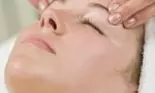 Frumusete: Previne ridurile prin masaj facial