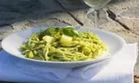 Paste cu dovlecei şi sos Pesto