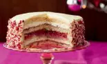 Tort cu ciocolată albă şi zmeură