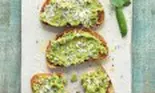Tartine cu flageolets şi parmezan
