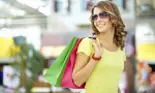 Cardul de credit: economisești bani la shopping sau în concediu