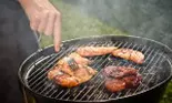 Cum aprinzi focul de grătar în doar 5 minute