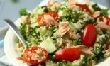 Salată de quinoa cu somon afumat