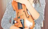 Elevă la 2 şcoli, Nicoleta visează pe acorduri de violă