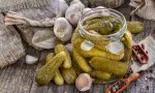 Dr. Oz te învață să folosești saramura provenită de la castraveții murați în scopuri terapeutice