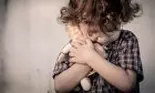 Povestea tristă a băiețelului care își dorea o păpușă