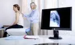 Cifoza poate apărea fără dureri. Cum știi când să mergi la medic