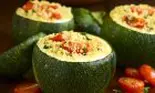 Zucchini umpluţi cu legume şi cuşcuş