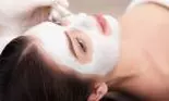 Masca minune care vindecă acneea, cicatricele și șterge ridurile de pe chip