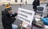 Și-a mutat sala de repetiții în piața unde protestează: 'Pașnic și cinstit cer demisia acestui guvern'