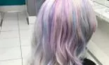 Părul holografic, noua tendință în materie de hairstyling
