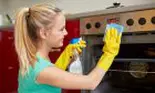 7 greșeli pe care le faci când îți cureți bucătăria și care pot afecta gustul preparatelor