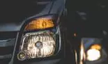 Cum te poate afecta lumina de la farurile mașinii, în funcție de vârstă