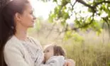 Descoperire importantă în medicină. Laptele matern ar putea trata cancerul