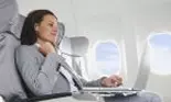 Laptopurile ar putea fi interzise în timpul zborului cu avionul. Uite unde se aplică interdicția și care este motivul