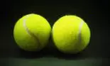 Mingea de tenis, obiectul care nu ar trebui să îți lipsească în timpul călătoriei cu avionul