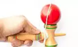Ce este kendama, jocul care face senzație printre tineri