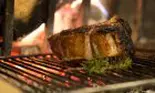 Secretul grătarului perfect. Așa poți obține cea mai suculentă carne