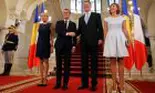 Ce rochii a purtat Carmen Iohannis cu ocazia vizitei preşedintelui Franţei în România