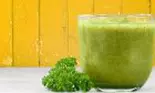 Amestecă aceste ingrediente și consumă băutura înainte de culcare. Vei elimina toxinele din organism și vei scăpa de kilogramele în plus