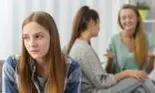 Cele 3 lucruri care îi fac pe cei din jur să nu te placă. Renunță imediat să le mai faci
