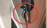 Dacă gasești așa ceva pe clanța ușii, atunci sună imediat la poliție! Este o nouă metodă a hoților de apartamente