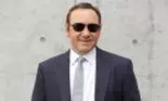 Kevin Spacey, abuzat de tatăl său. Ce detalii despre copilăria actorului au ieșit la iveală, imediat după ce acesta a dezvăluit că este gay?