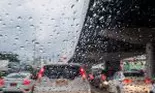 Ploi abundente în Capitală și vizibilitate redusă în trafic. Cod galben de ceață în mai multe județe