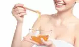 Uită de ceara clasică și de epilator! Cum să te epilezi perfect cu zahăr, rapid, ușor și ieftin? Pielea rămâne fină și luminoasă