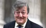Stephen Fry, probleme serioase de sănătate. Actorul a descoperit că suferă de o boală gravă în urma unui vaccin antigripal