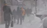 Cod galben de ploi, lapoviță și ninsoare. Începem weekendul cu vreme rece și precipitații în mai multe zone ale țării