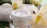 Cum să faci acasă o loțiune de față naturală pentru pielea foarte uscată? Vei scăpa de iritații și senzația de usturime