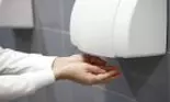 Uscătorul de mâini, un real pericol pentru sănătate. Ce au descoperit specialiștii?